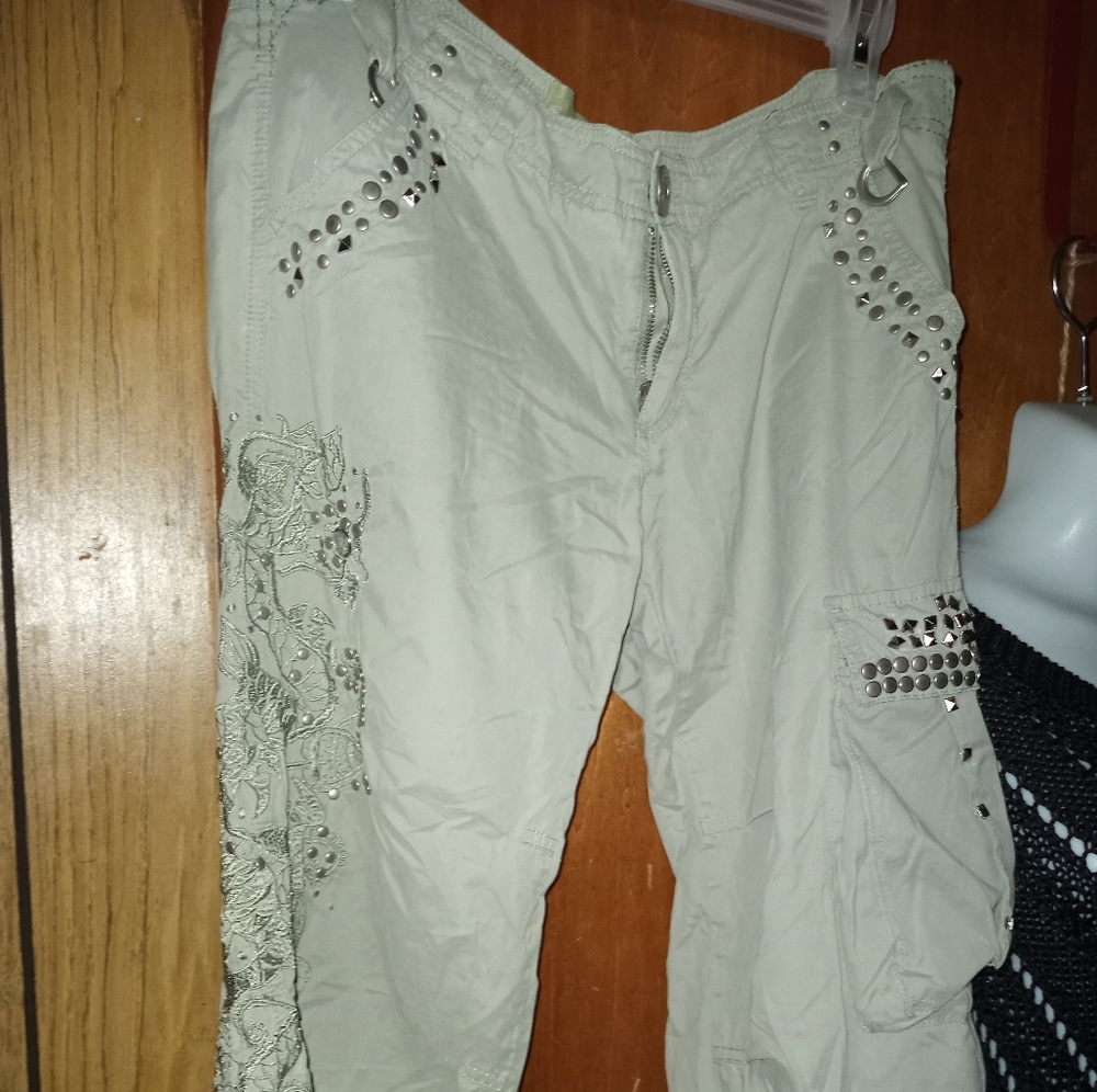 Miss Me cargo sage lace studs capris